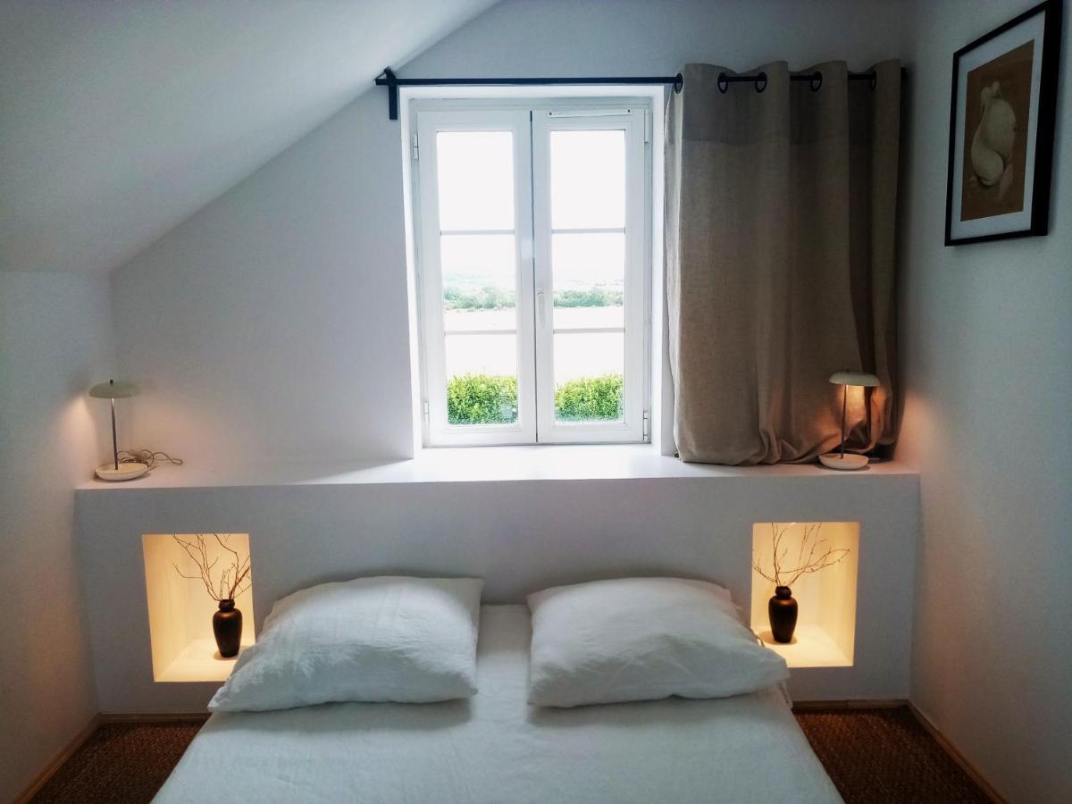 Galerie, Tumulus De La Hogue Hotel Fontenay-le-Marmion Bagian luar foto