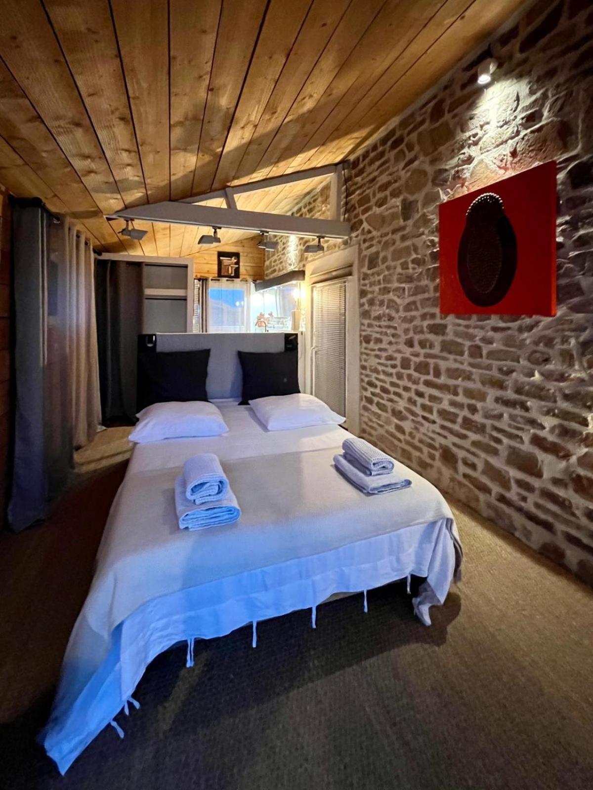 Galerie, Tumulus De La Hogue Hotel Fontenay-le-Marmion Bagian luar foto