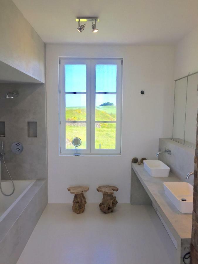 Galerie, Tumulus De La Hogue Hotel Fontenay-le-Marmion Bagian luar foto